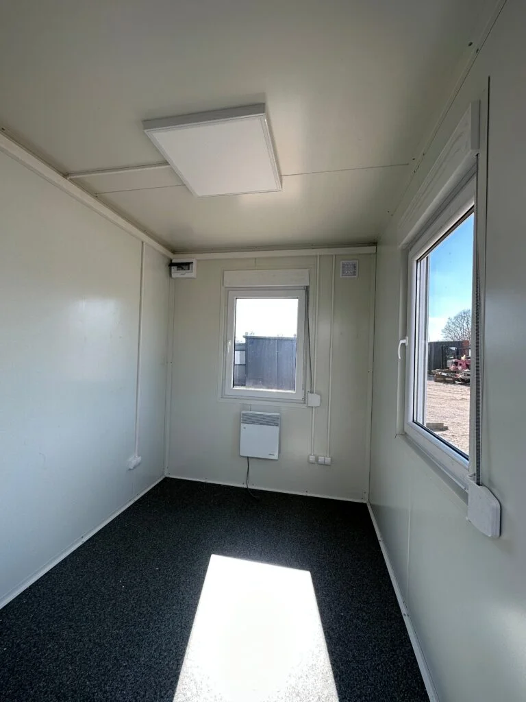 Contenedor Oficina 3,00 × 2,44 m – Caseta de Seguridad - Imagen 4